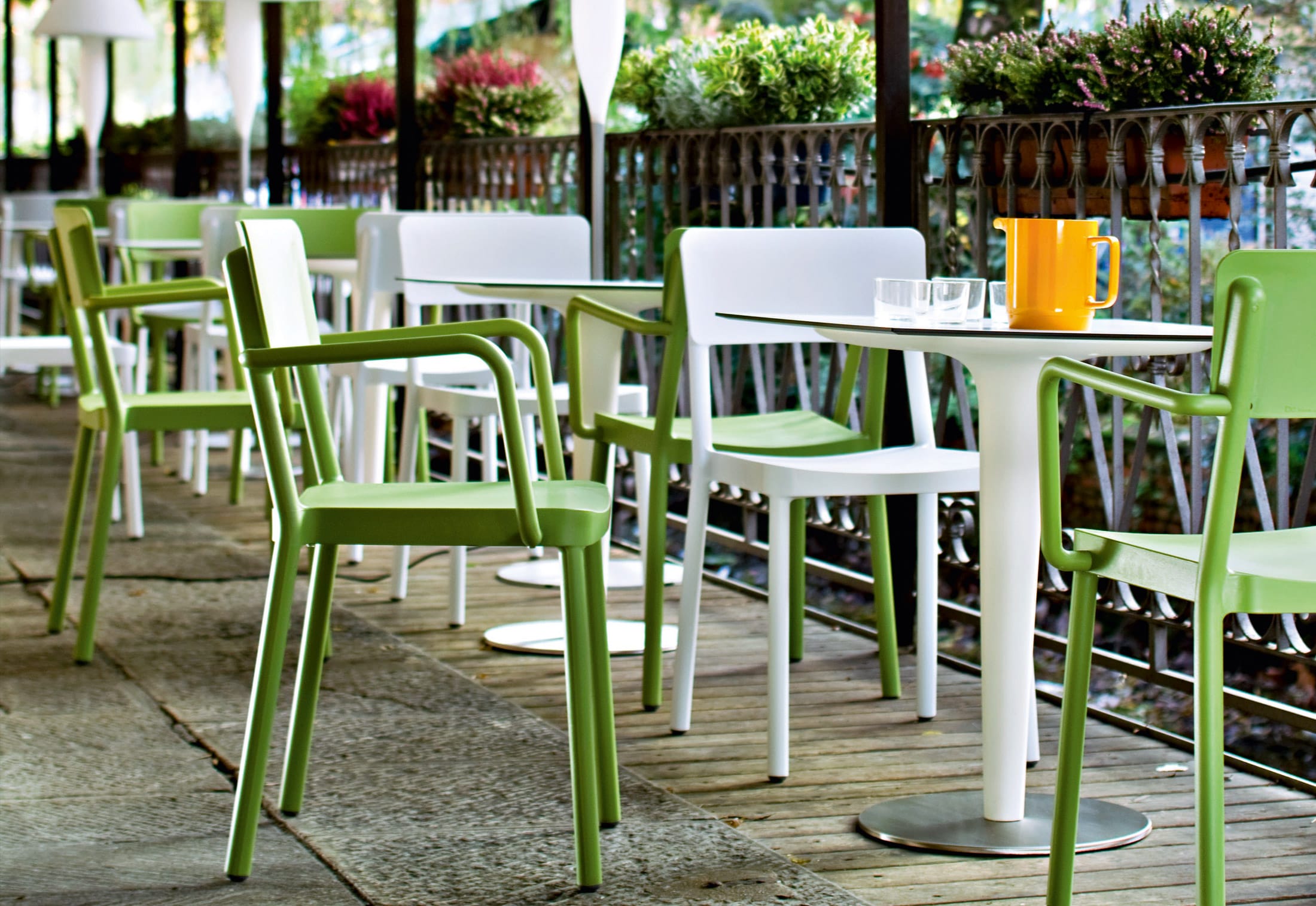 Pile Up Outdoor Table by Serralunga Furniture Tables